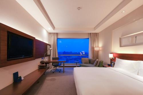 room detail thumbnail 1