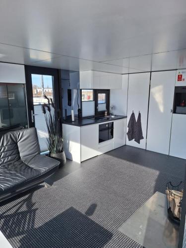 kök, Houseboat of Grimm in Burg auf Fehmarn