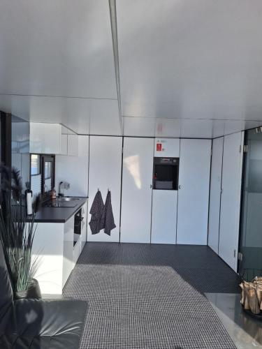 kök, Houseboat of Grimm in Burg auf Fehmarn