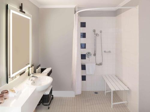 Travelodge Hotel Sydney Martin Place - image 11
