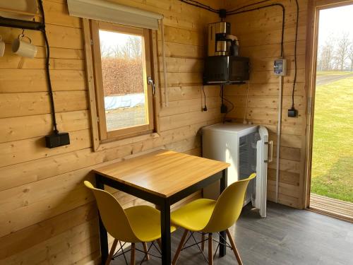 Woodland Cabin Camping de Regenboog in Šluknov