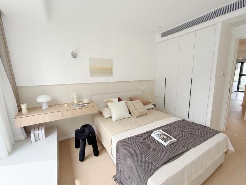 Pure Home-Near the Bund enjoys the beautiful scenery of the Bund 3-bedhome close to Yuyuan Garden Huaihai Road and Nanjing Road Pedestrian Street, Shanghai (photo 7)