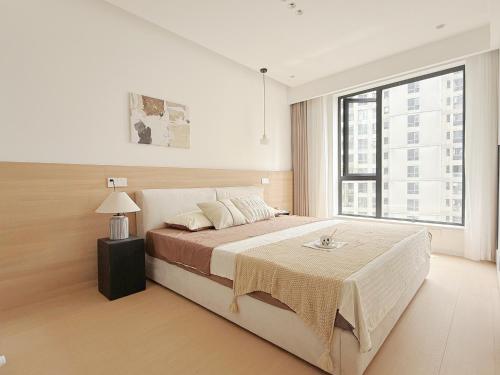Pure Home-Near the Bund enjoys the beautiful scenery of the Bund 3-bedhome close to Yuyuan Garden Huaihai Road and Nanjing Road Pedestrian Street, Shanghai (photo 10)