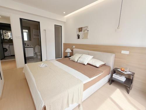 Pure Home-Near the Bund enjoys the beautiful scenery of the Bund 3-bedhome close to Yuyuan Garden Huaihai Road and Nanjing Road Pedestrian Street, Shanghai (photo 6)