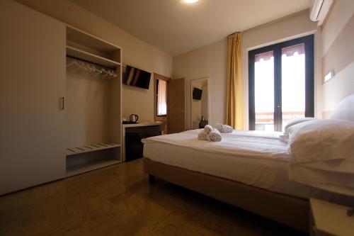 Double Room with Balcony room in Hotel Primavera