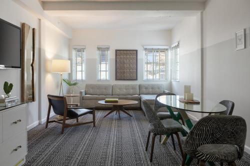 668952971 Kimpton Surfcomber Hotel by IHG