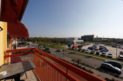 Double Room with Balcony image 7