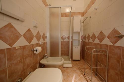 Double Room with Balcony image 10