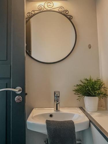 Guesthouse Reynir - image 13