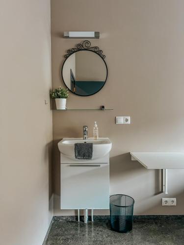 Guesthouse Reynir - image 3
