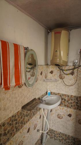Bathroom, Shadow Pine Retreat in Hum Tukdah Khasmahal