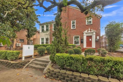 Comfy Apt 4 in Historic Museum District Duplex - image 6