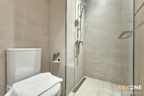 Chic Modern Studio in Azizi Riviera - image 11