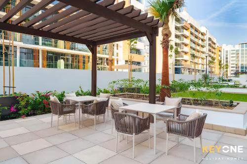 Chic Modern Studio in Azizi Riviera - image 2