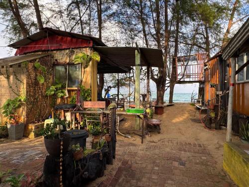 Pok Mat Beach Cabin in Marang