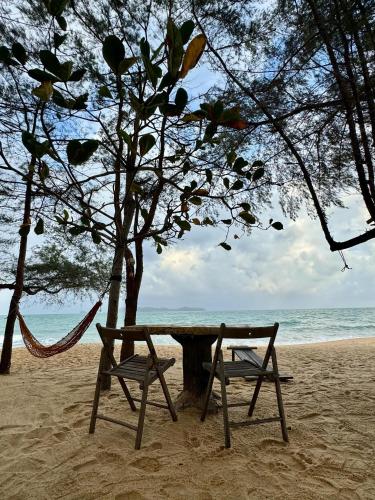 Pok Mat Beach Cabin in Kampung Rhu