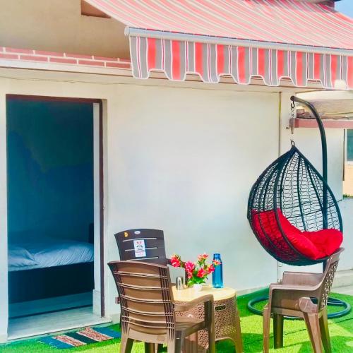 Private Bedroom 15 mins from Kashi Vishwanath Temple