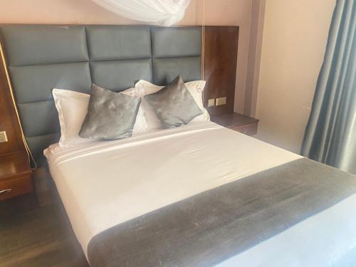 Jinna Suites Hotel in Mukono