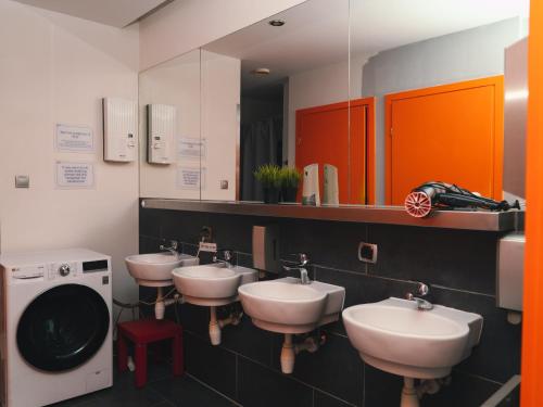 LazeMaze Hostel – Krakow, PA