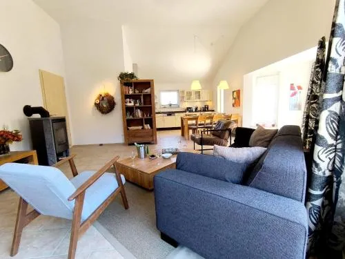 Luxuriöses, familienfreundliches Ferienhaus ,,Amy,, mit Whirlpoolwanne, Kamin und Garten in Hinterhausen, Deutschland