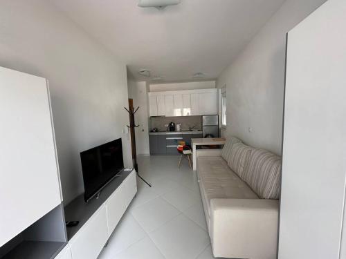 One-Bedroom Apartment image 10