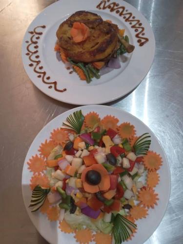 Jídlo a nápoje, Jinna Suites Hotel in Mukono