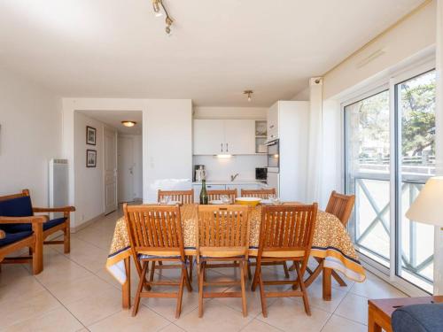 Appartement 4 pièces à Carnac - Vue mer, terrasse, parking, accepte animaux - FR-1-477-72 (Appartement 4 pieces a Carnac - Vue mer, terrasse, parking, accepte animaux - FR-1-477-72) in Carnac