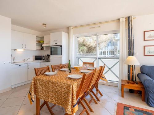 Appartement 4 pièces à Carnac - Vue mer, terrasse, parking, accepte animaux - FR-1-477-72 (Appartement 4 pieces a Carnac - Vue mer, terrasse, parking, accepte animaux - FR-1-477-72) in Carnac