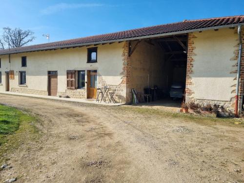 Au Marlézay country house 4 personnes (Au Marlezay country house 4 personnes) in Attignat