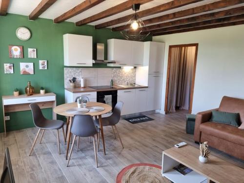 Au Marlézay country house 4 personnes (Au Marlezay country house 4 personnes) in Attignat