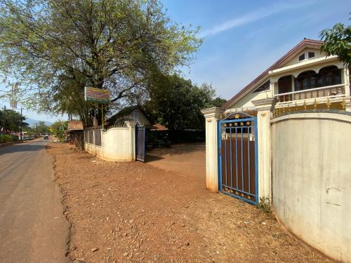 SUNTIPHAB GUEST HOUSE  in Route 38