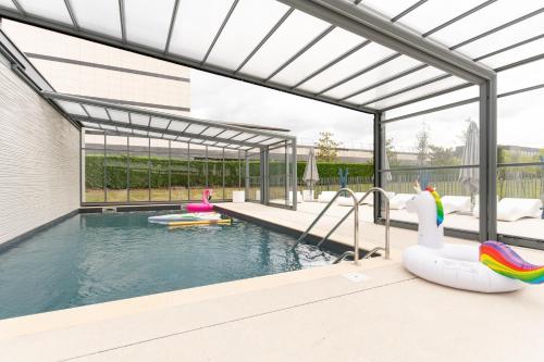 Swimming pool, Residhome Suites Paris Senart in Lieusaint
