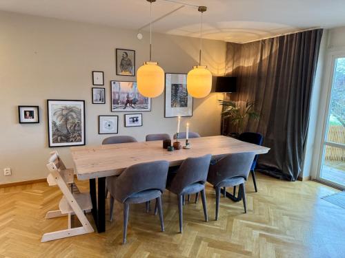 Central villa with social spaces in 博拉斯市中心