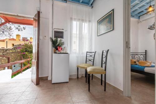 Xenofon Traditional Rooms