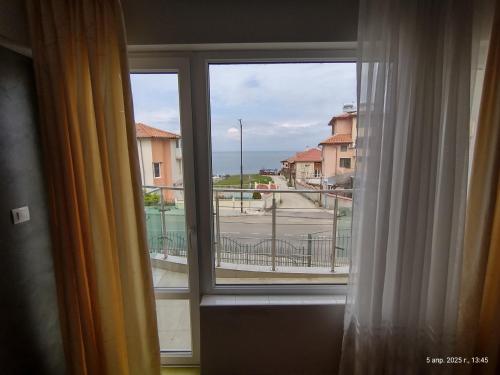Triple Room with Sea View image 10