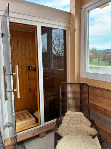 Balkons/terase, Geräumiges Tiny Haus für 1 bis 8 Personen mit Infrarotkabine (Geraumiges Tiny Haus fur 1 bis 8 Personen mit Infrarotkabine) in Wettringen (Bavaria)
