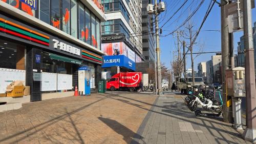 BTS Dorm 단지마트 인근 최대6인 침대3개 #강남#고투몰#코엑스#롯데월드, Seul (zdjęcie 3)