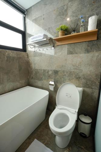 room detail thumbnail 2