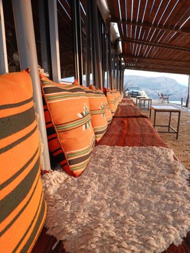バルコニー/テラス, Dana Village lodge and Camp-Wadi Dana Eco camp in ダナ