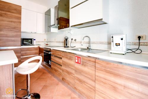 Lovely Apartment in Rome - Volturno, Roma (foto 10)