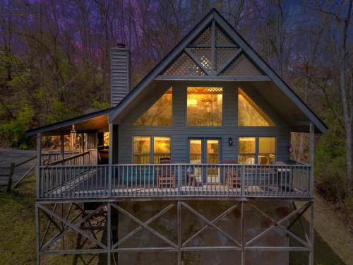 Tranquility - Quiet and Comfortable Cabin! Close to the Tanger Outlet Shopping cabin in Sevierville, USA