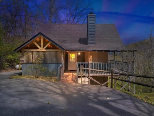 Tranquility - Quiet and Comfortable Cabin! Close to the Tanger Outlet Shopping cabin thumb 2