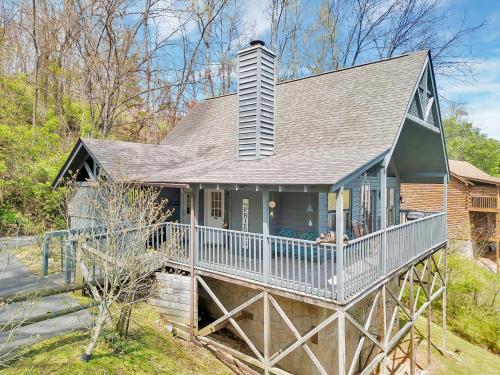 Tranquility - Quiet and Comfortable Cabin! Close to the Tanger Outlet Shopping cabin thumb 3