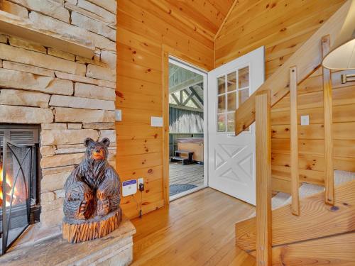 Tranquility - Quiet and Comfortable Cabin! Close to the Tanger Outlet Shopping cabin detail