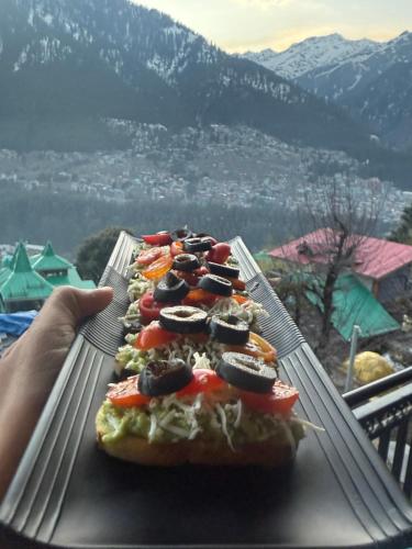 hotel in manali by Aura in Bashisht