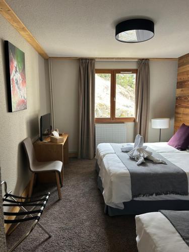 Hillary Hotel 2