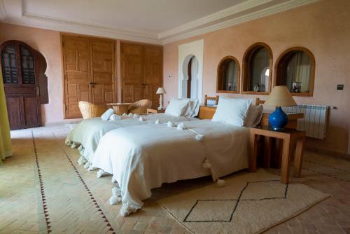 3 twin beds