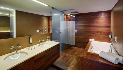 Ayre Hotel Rosellón - image 10