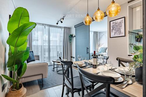 CSN2 AC, 3 blocks from Moneda Metro station, central and luxurious