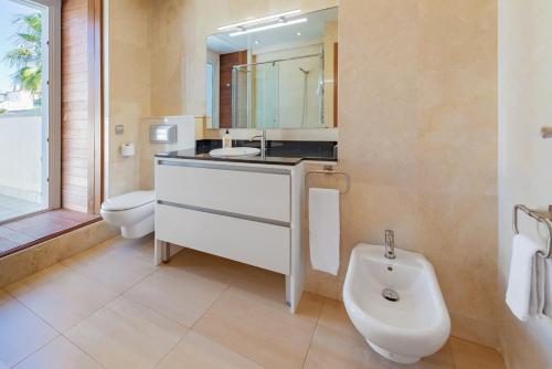 Duplex Three-Bedroom Apartment with Sea View image 10